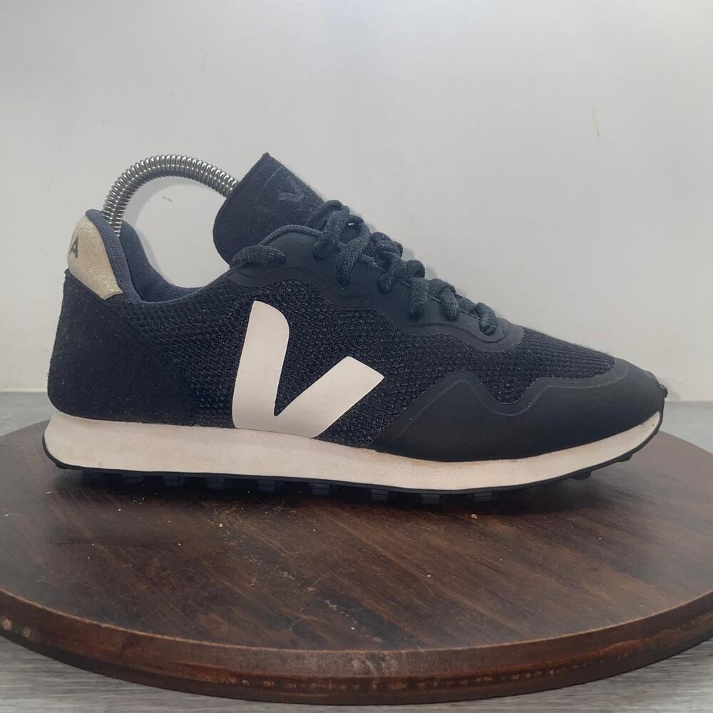Veja SDU RT B-Mesh Womens Size 8 Black White Athletic Running Shoes Sneakers